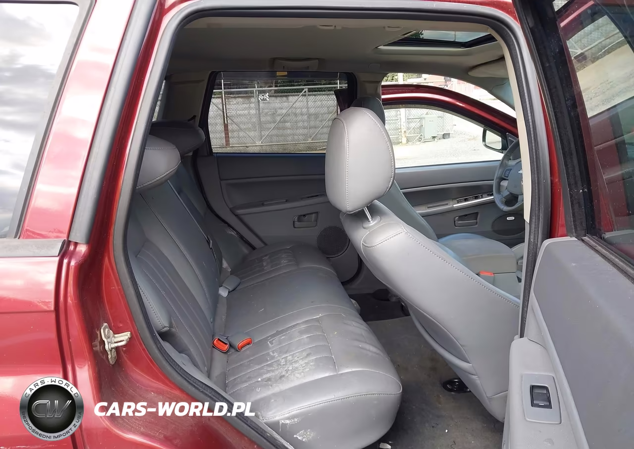 2007 Jeep Grand Cherokee Laredo VIN:1J8HR48P87C525858 - 8