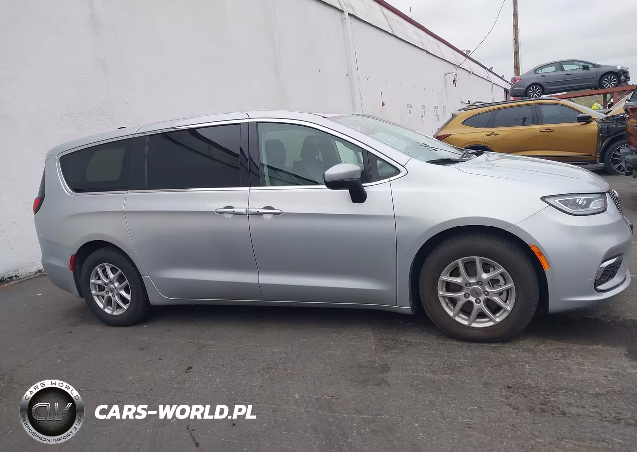 2023 Chrysler Pacifica Touring L VIN:2C4RC1BG2PR574436 - 13