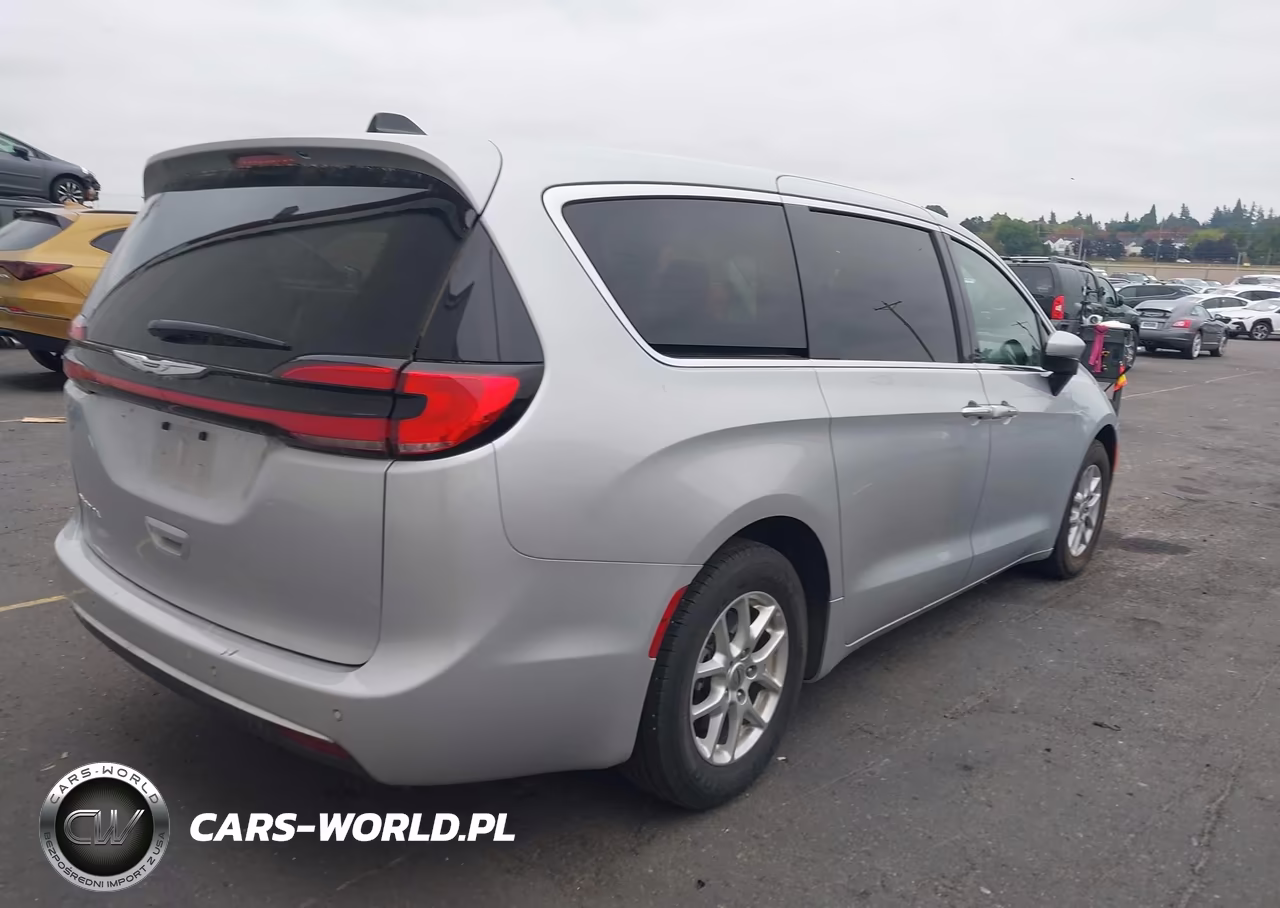 2023 Chrysler Pacifica Touring L VIN:2C4RC1BG2PR574436 - 4