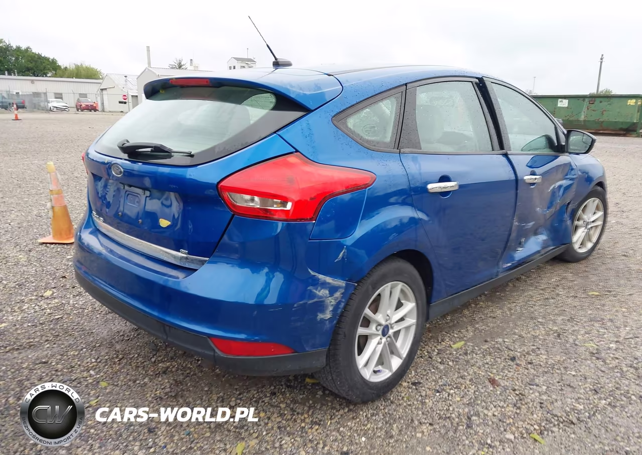 2018 Ford Focus Se VIN:1FADP3K22JL258362 - 4