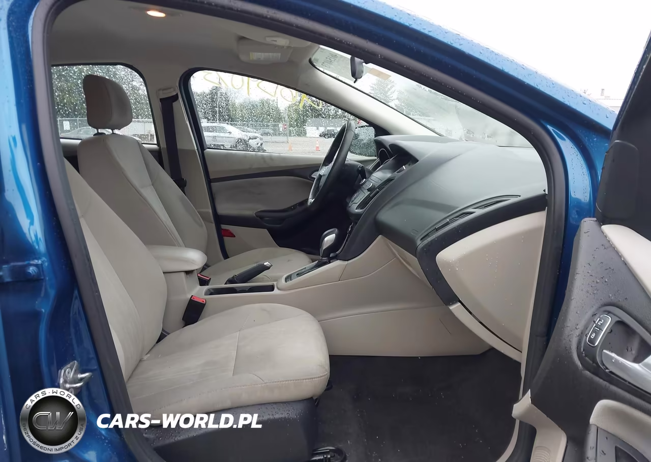 2018 Ford Focus Se VIN:1FADP3K22JL258362 - 5