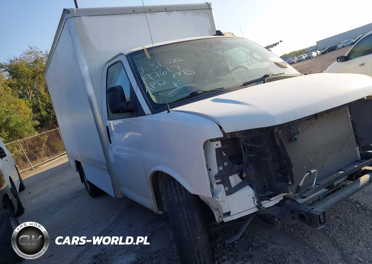 2025 Chevrolet Express Cutaway Work Van – zdjęcie 1 z 15