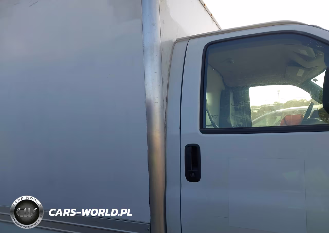 2025 Chevrolet Express Cutaway Work Van VIN:1HA0GSF78SN003354 - 13