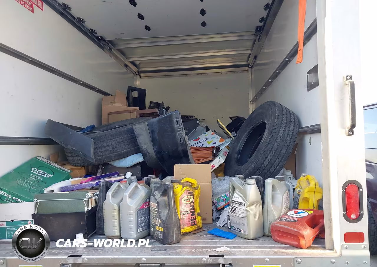 2025 Chevrolet Express Cutaway Work Van VIN:1HA0GSF78SN003354 - 6