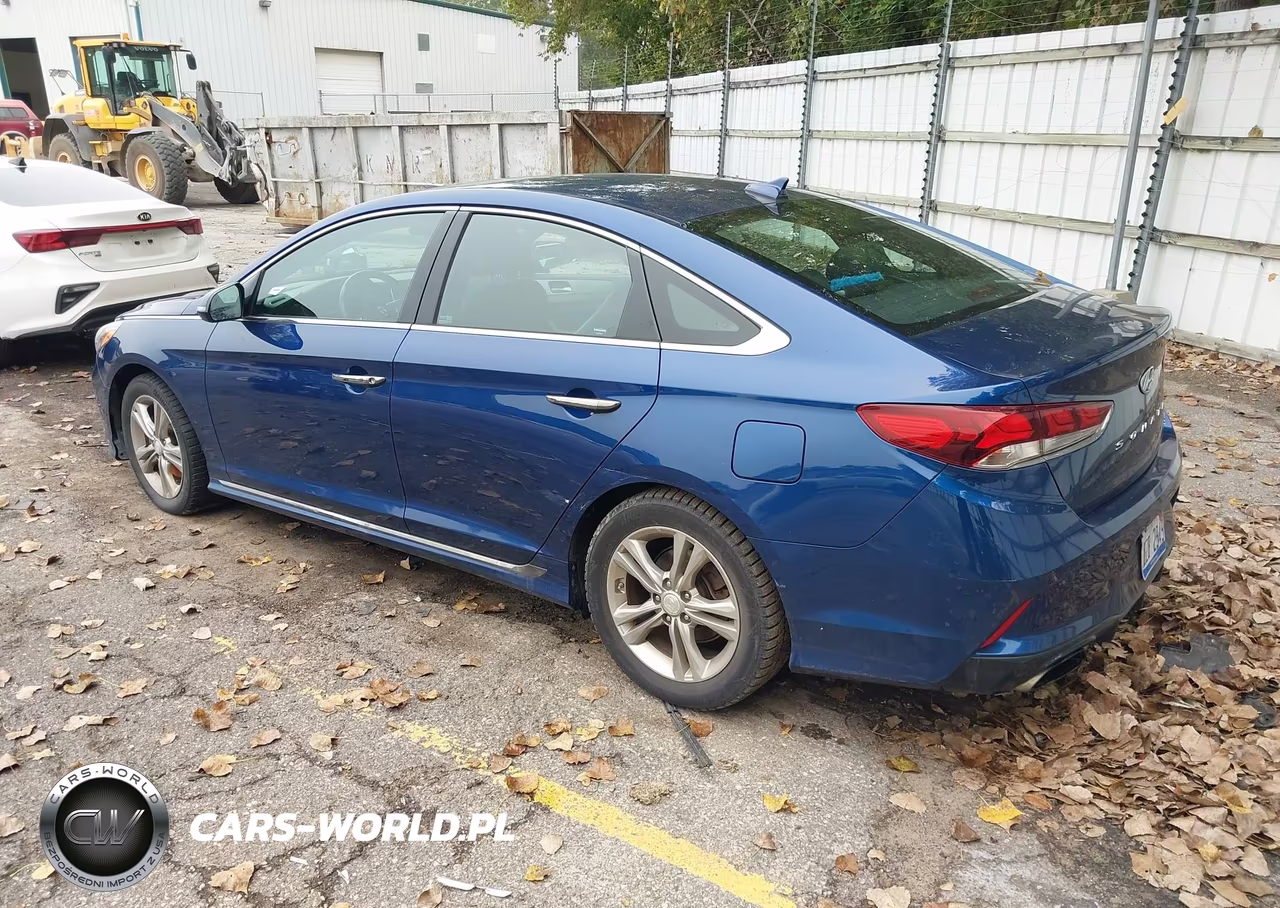 2018 Hyundai Sonata Sport VIN:5NPE34AF3JH688037 - 3