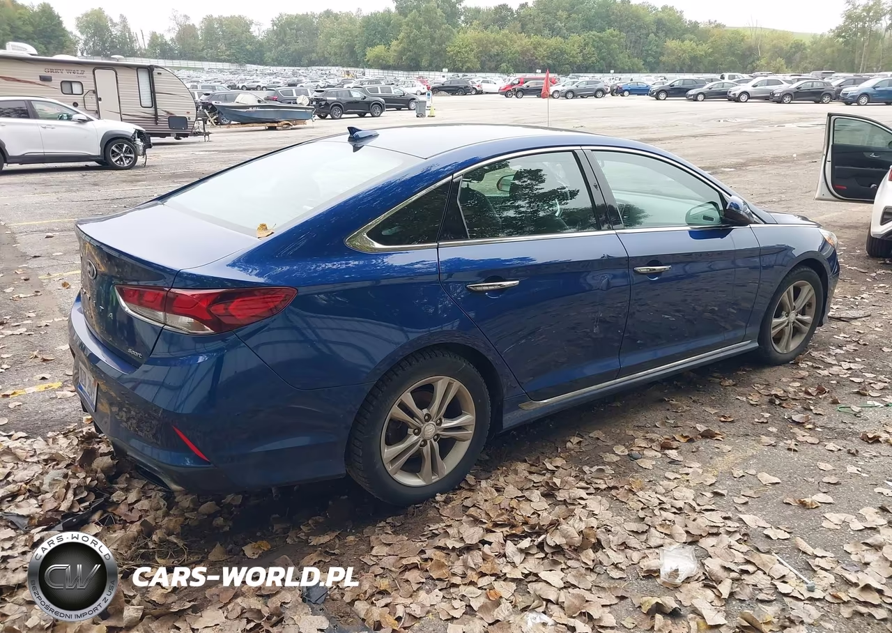 2018 Hyundai Sonata Sport VIN:5NPE34AF3JH688037 - 4