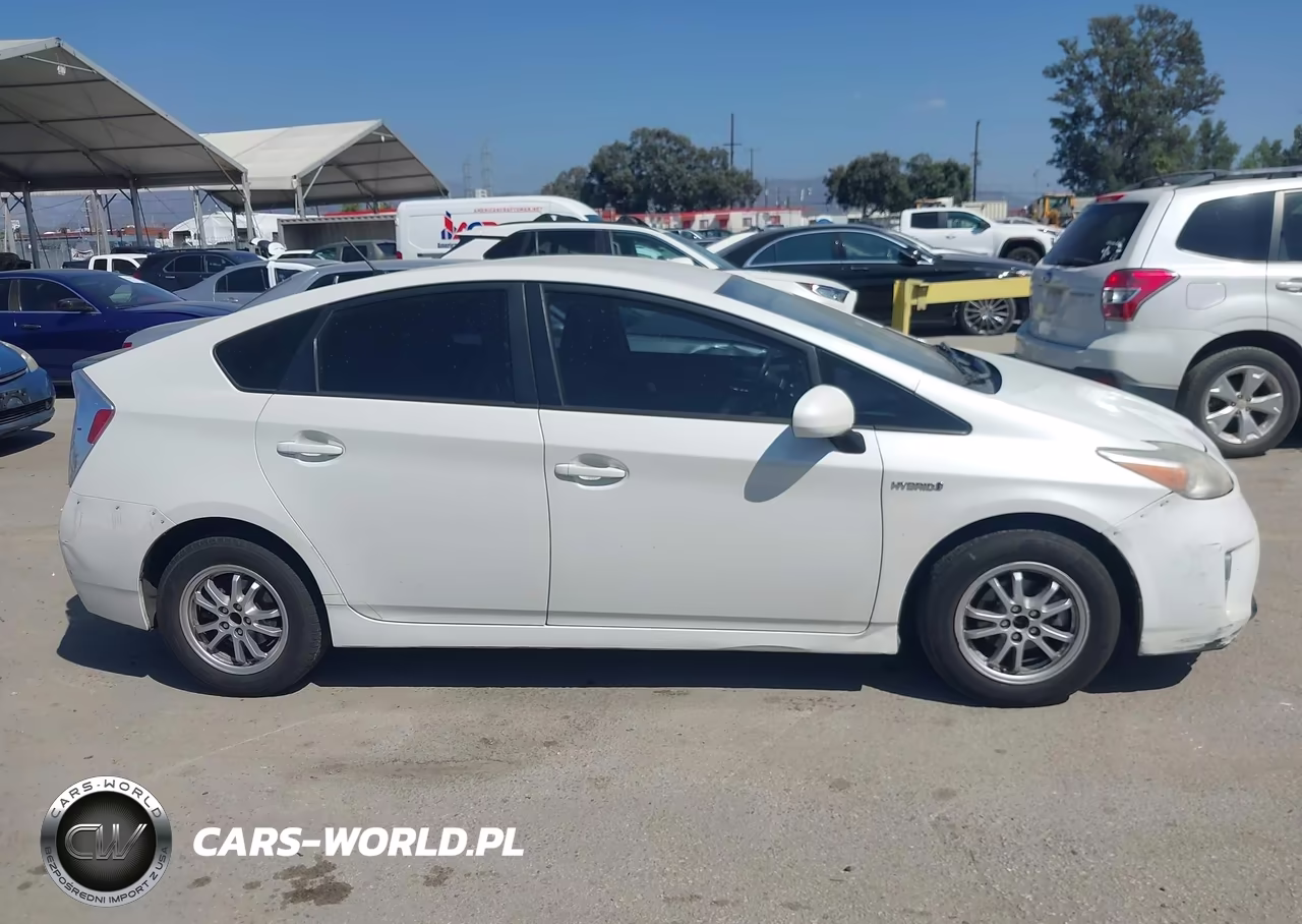 2015 Toyota Prius Two VIN:JTDKN3DU3F0456768 - 13
