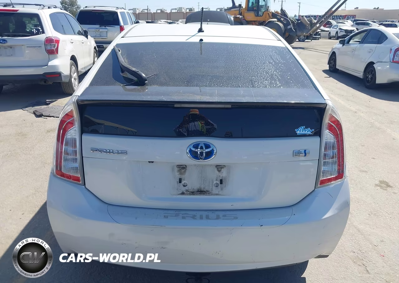 2015 Toyota Prius Two VIN:JTDKN3DU3F0456768 - 16