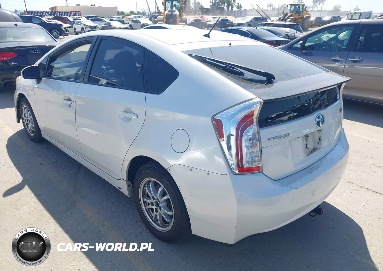 2015 Toyota Prius Two VIN:JTDKN3DU3F0456768 - 3