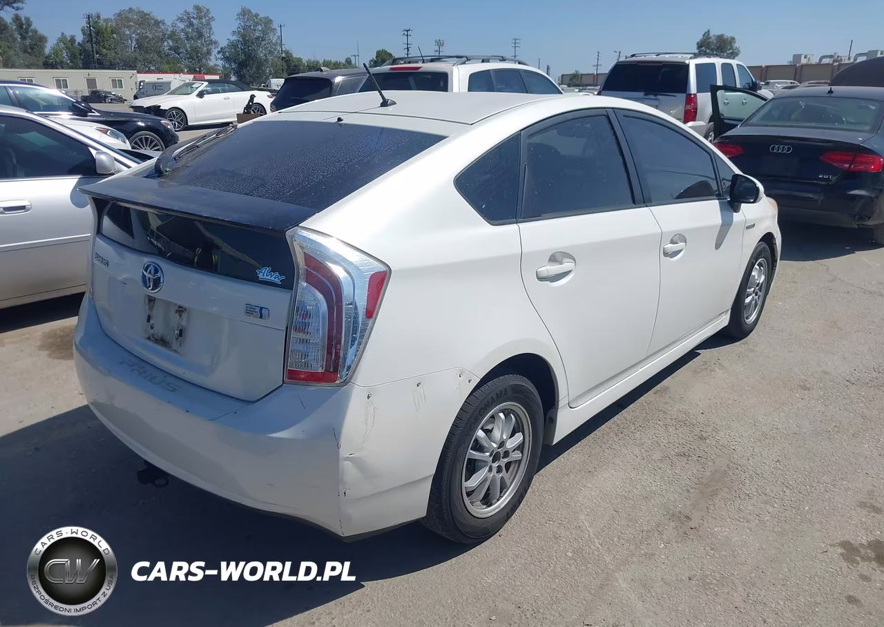 2015 Toyota Prius Two VIN:JTDKN3DU3F0456768 - 4