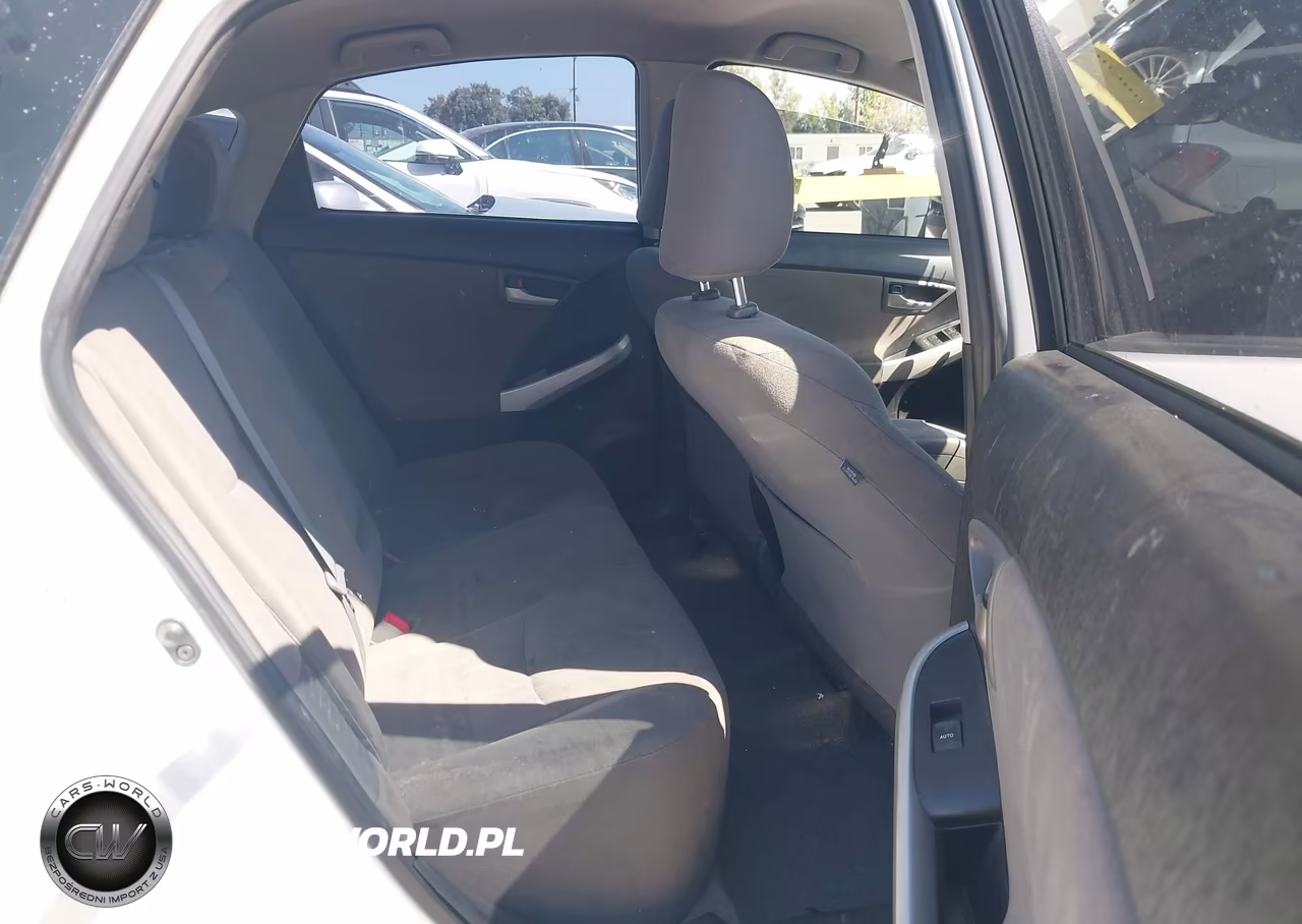 2015 Toyota Prius Two VIN:JTDKN3DU3F0456768 - 8