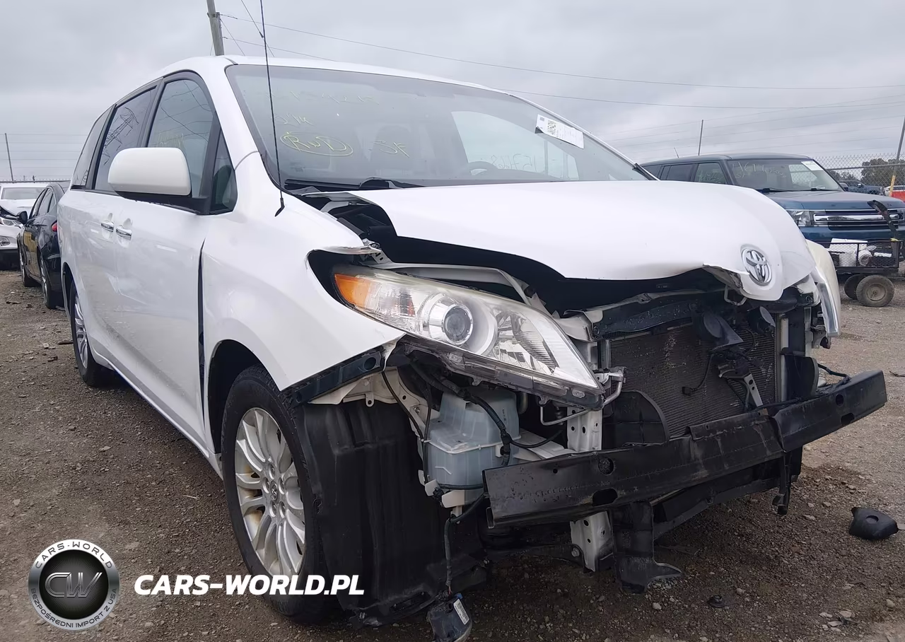 2013 Toyota Sienna Xle V6 8 Passenger