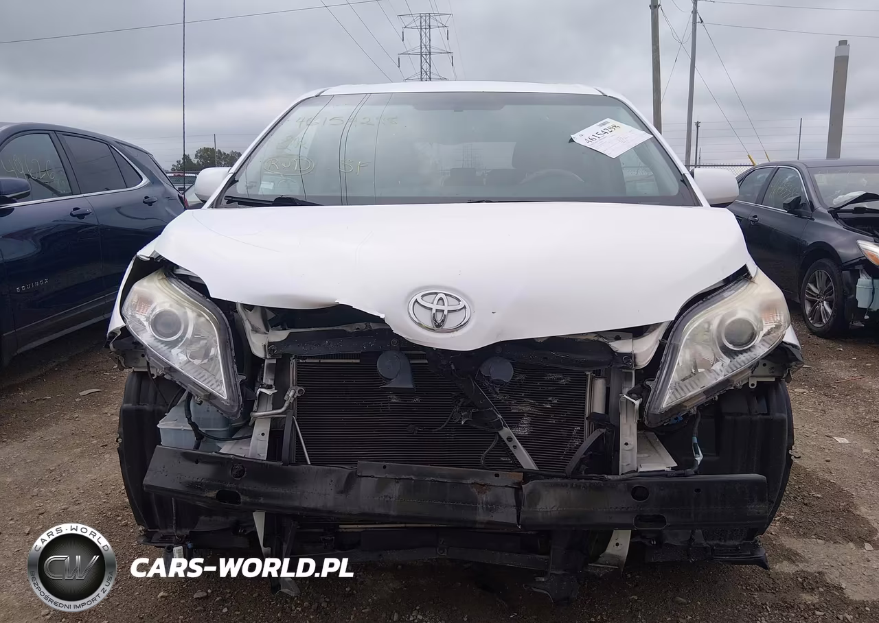 2013 Toyota Sienna Xle V6 8 Passenger VIN:5TDYK3DC3DS304588 - 13