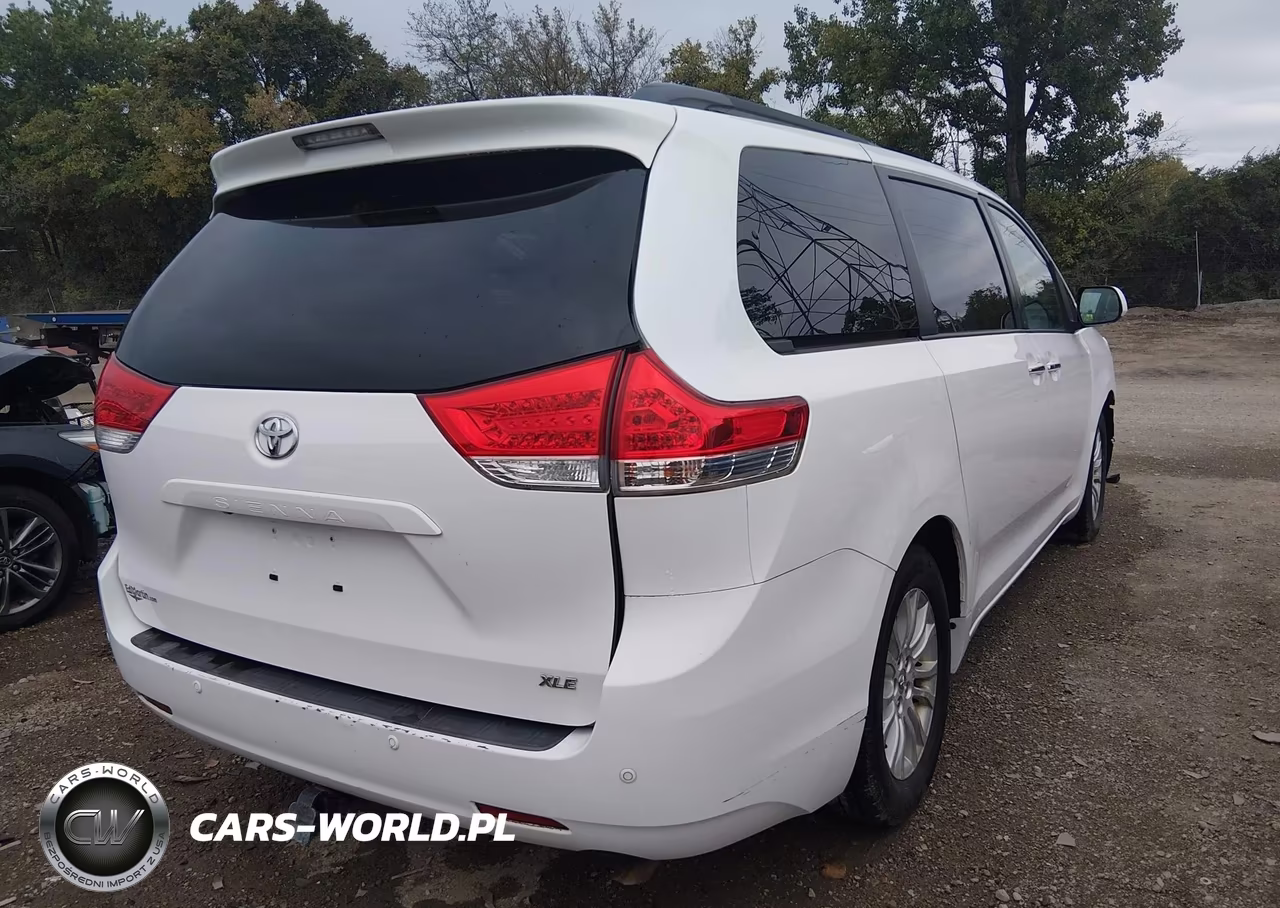 2013 Toyota Sienna Xle V6 8 Passenger VIN:5TDYK3DC3DS304588 - 4