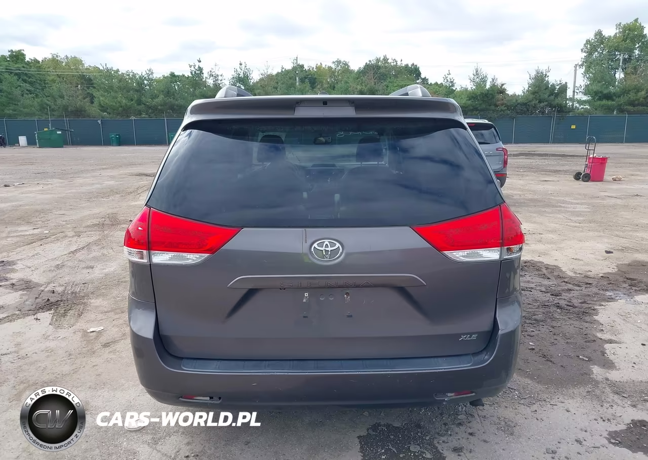 2014 Toyota Sienna Xle V6 8 Passenger VIN:5TDYK3DC5ES518113 - 17