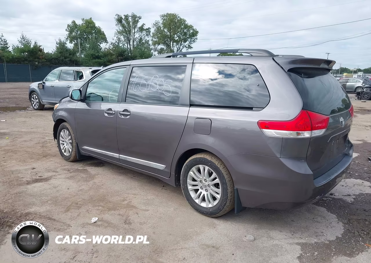 2014 Toyota Sienna Xle V6 8 Passenger VIN:5TDYK3DC5ES518113 - 3