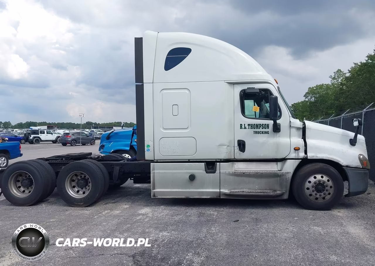 2015 Freightliner Cascadia 125 VIN:1FUJGLD67FLFY9387 - 12