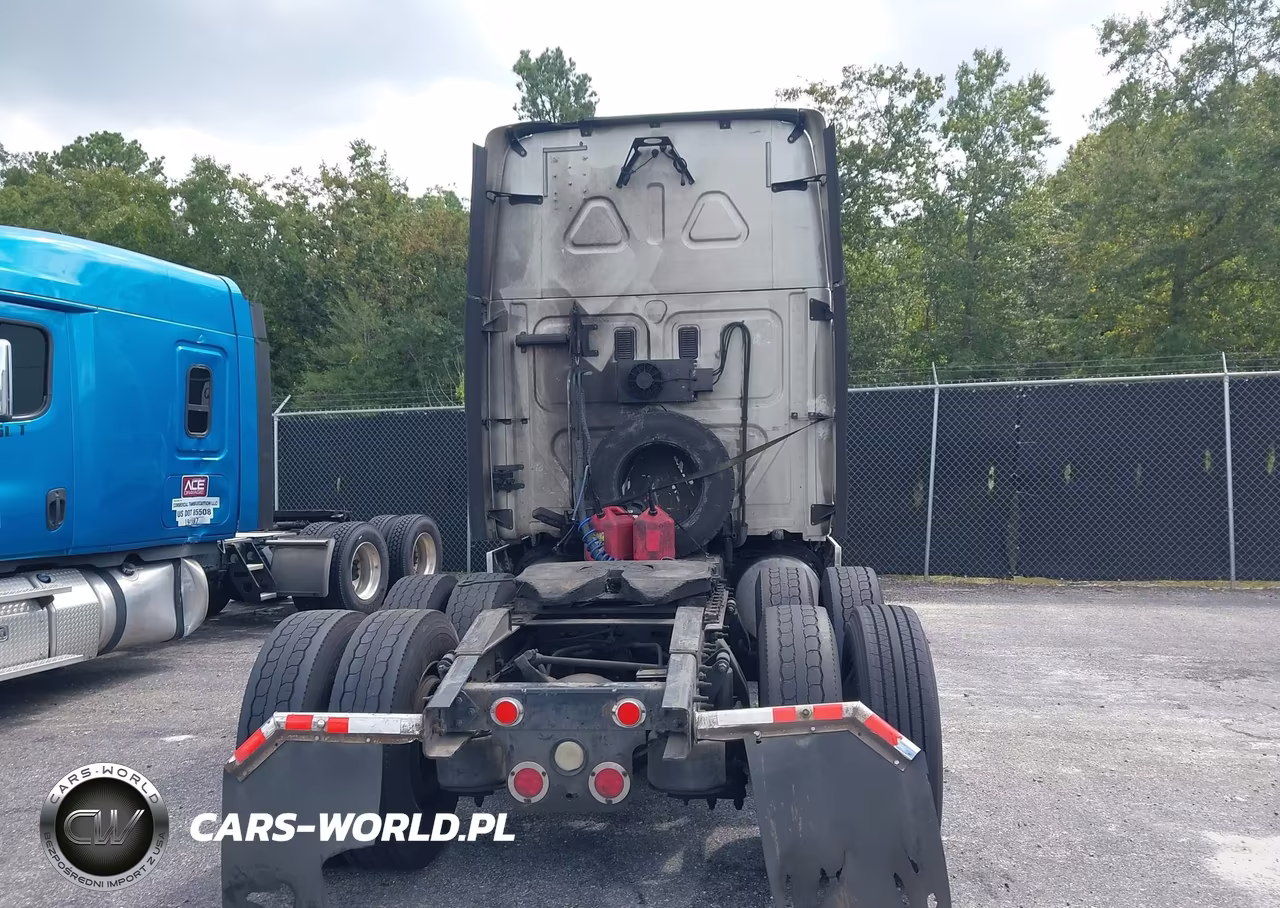 2015 Freightliner Cascadia 125 VIN:1FUJGLD67FLFY9387 - 14