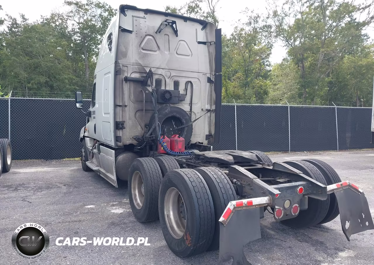 2015 Freightliner Cascadia 125 VIN:1FUJGLD67FLFY9387 - 3