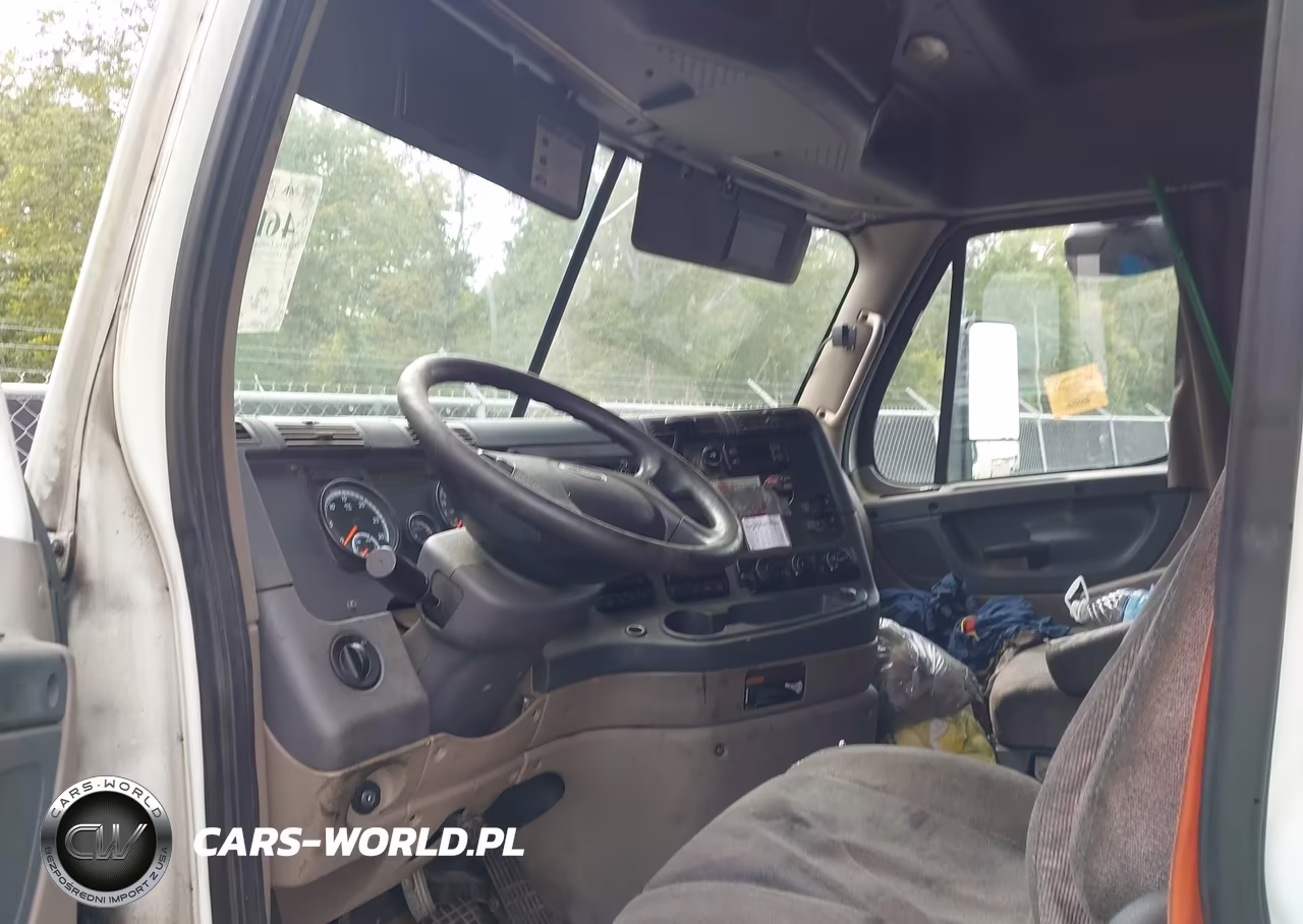 2015 Freightliner Cascadia 125 VIN:1FUJGLD67FLFY9387 - 7