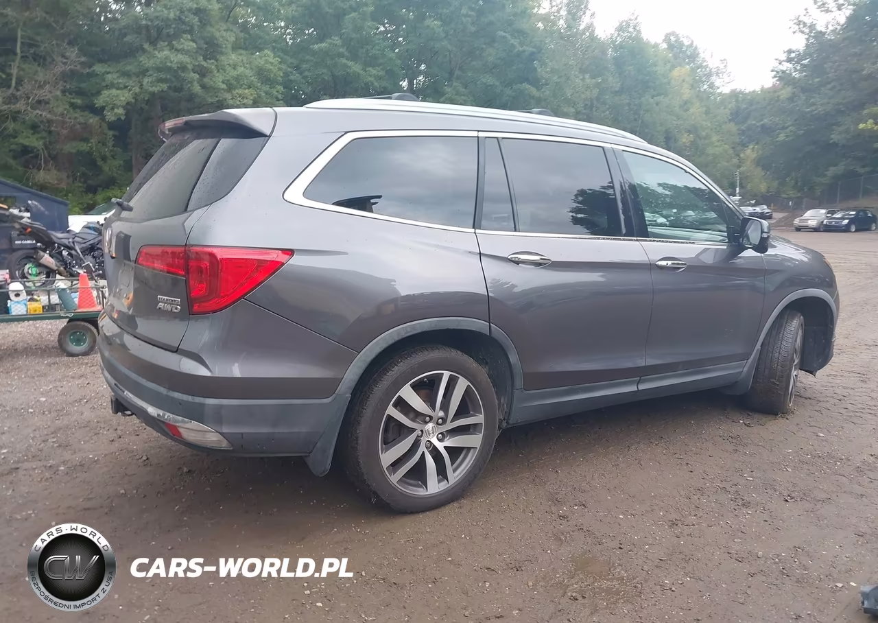 2017 Honda Pilot Touring VIN:5FNYF6H97HB040581 - 4