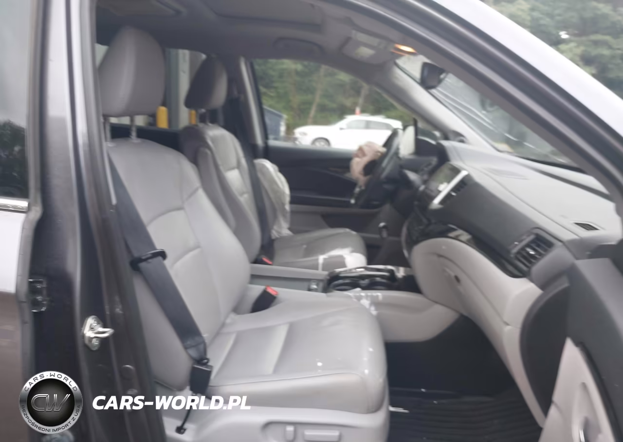 2017 Honda Pilot Touring VIN:5FNYF6H97HB040581 - 5