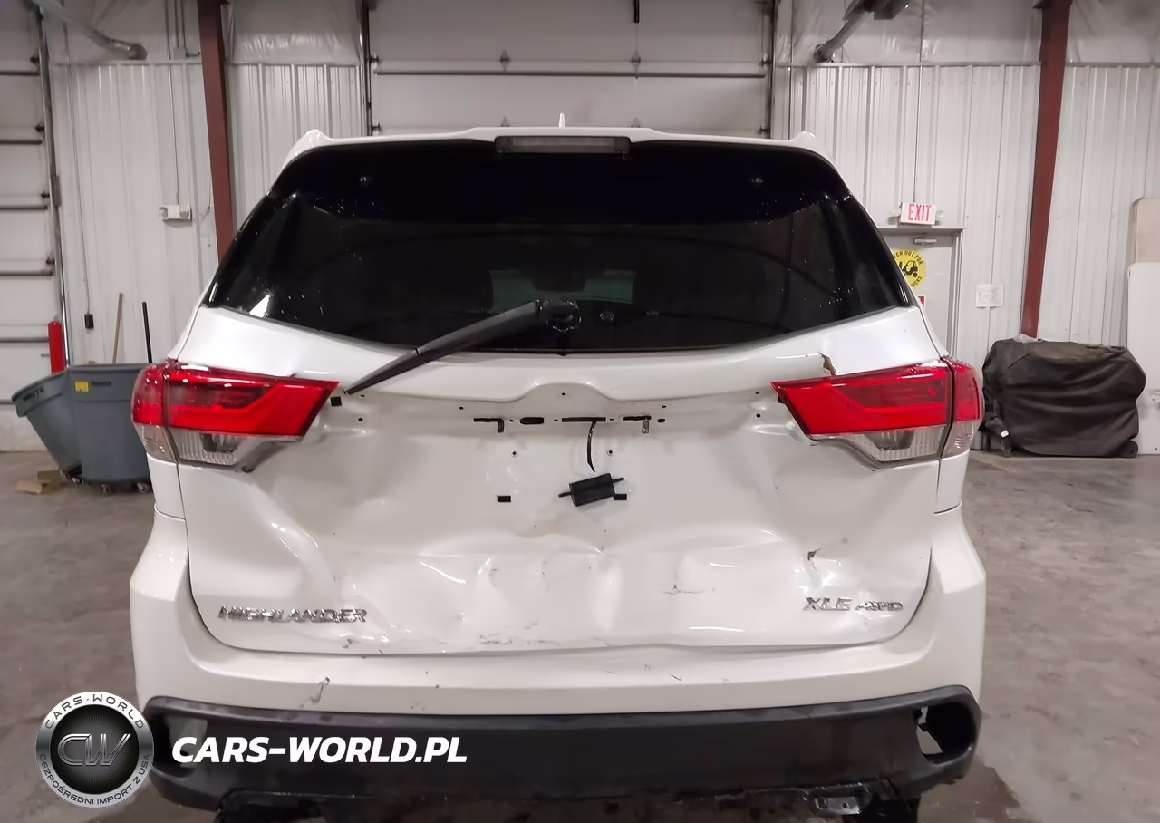 2018 Toyota Highlander Xle VIN:5TDJZRFH4JS823606 - 17