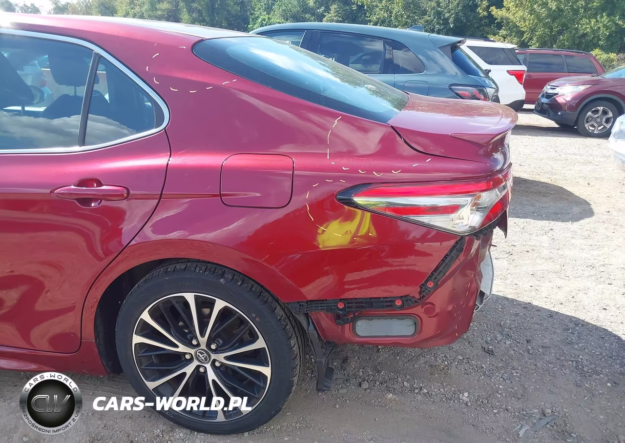 2018 Toyota Camry Se VIN:4T1B11HK5JU617546 - 18