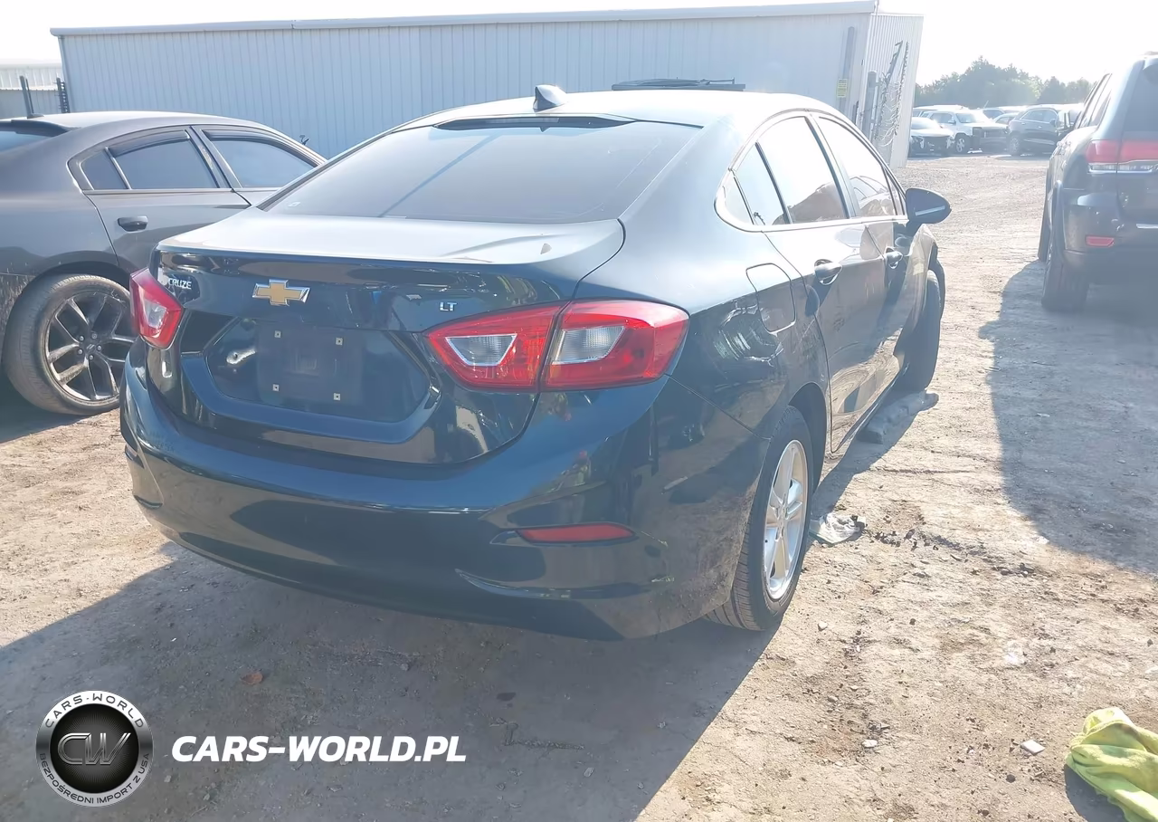 2018 Chevrolet Cruze Lt Auto VIN:1G1BE5SM2J7158400 - 4