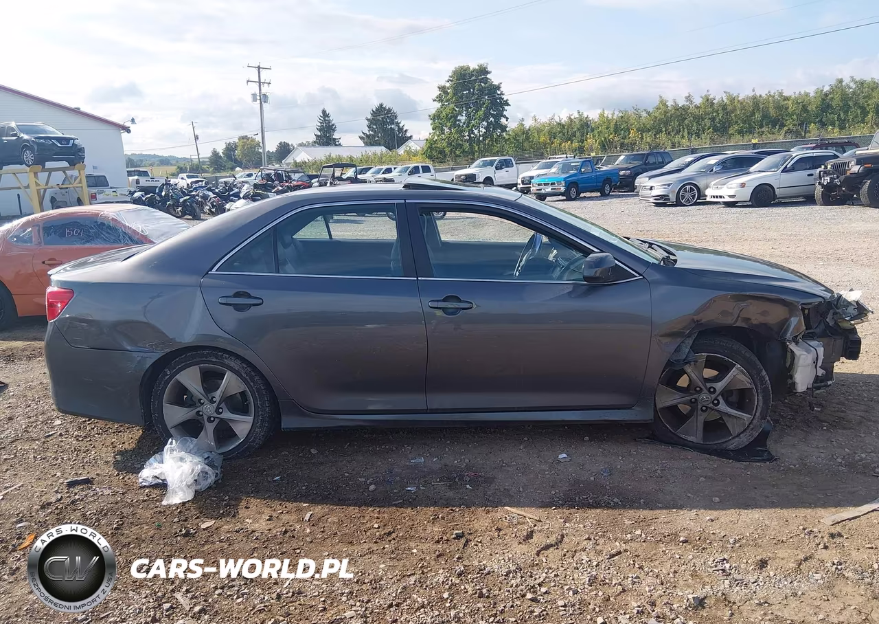 2014 Toyota Camry Se Sport VIN:4T1BF1FK6EU819967 - 13