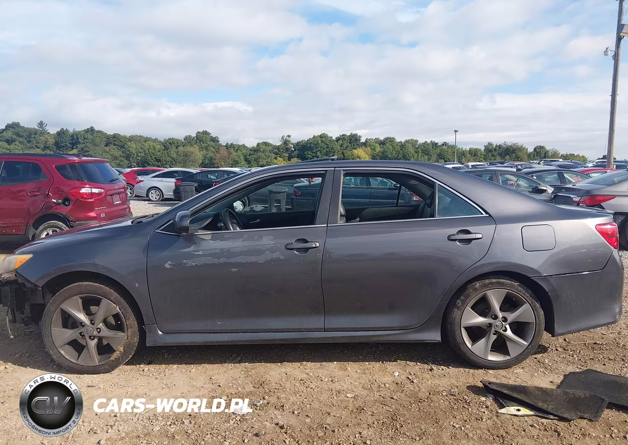 2014 Toyota Camry Se Sport VIN:4T1BF1FK6EU819967 - 14