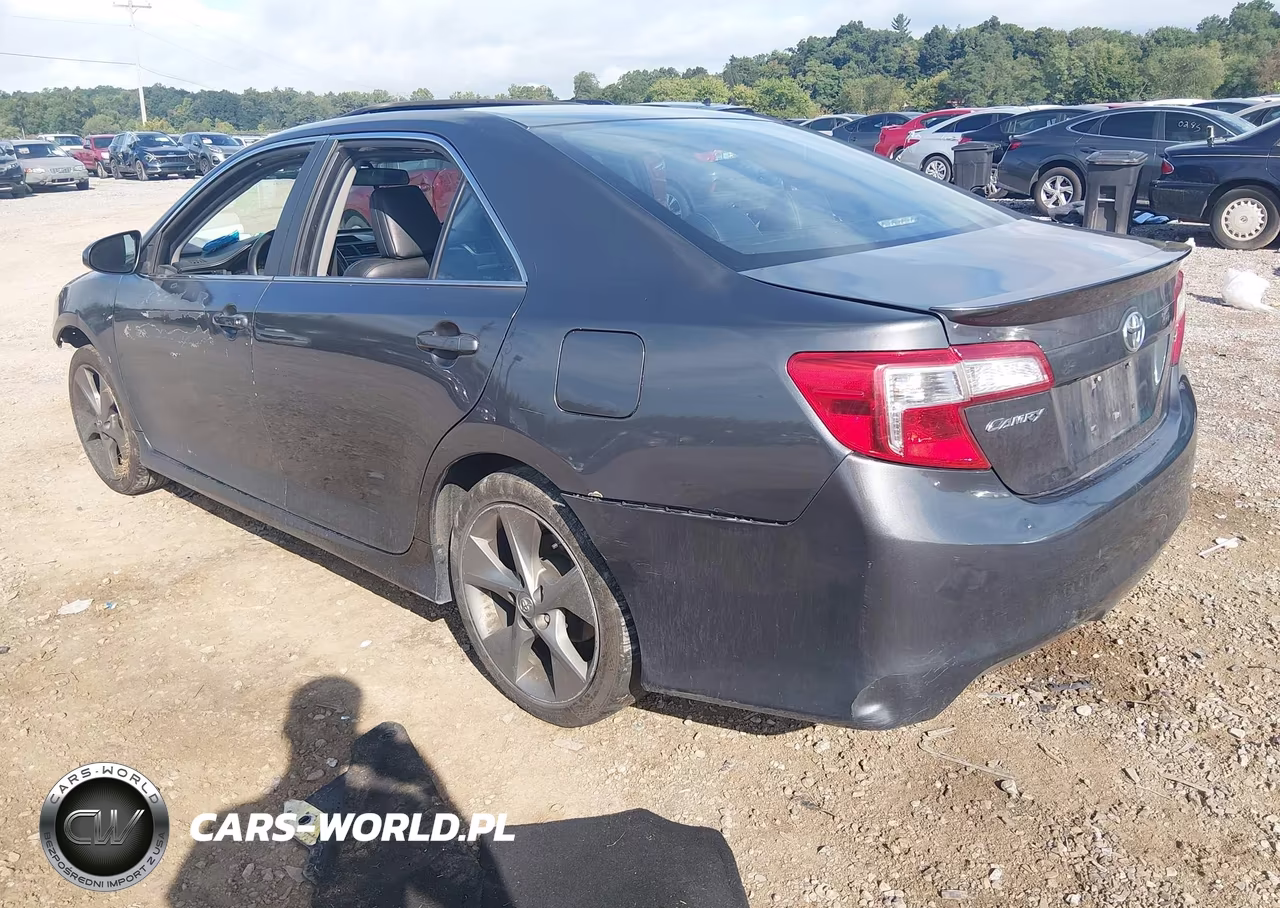 2014 Toyota Camry Se Sport VIN:4T1BF1FK6EU819967 - 3
