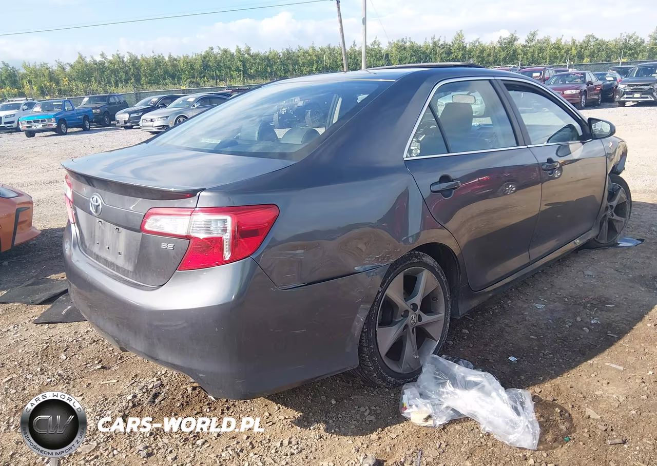 2014 Toyota Camry Se Sport VIN:4T1BF1FK6EU819967 - 4