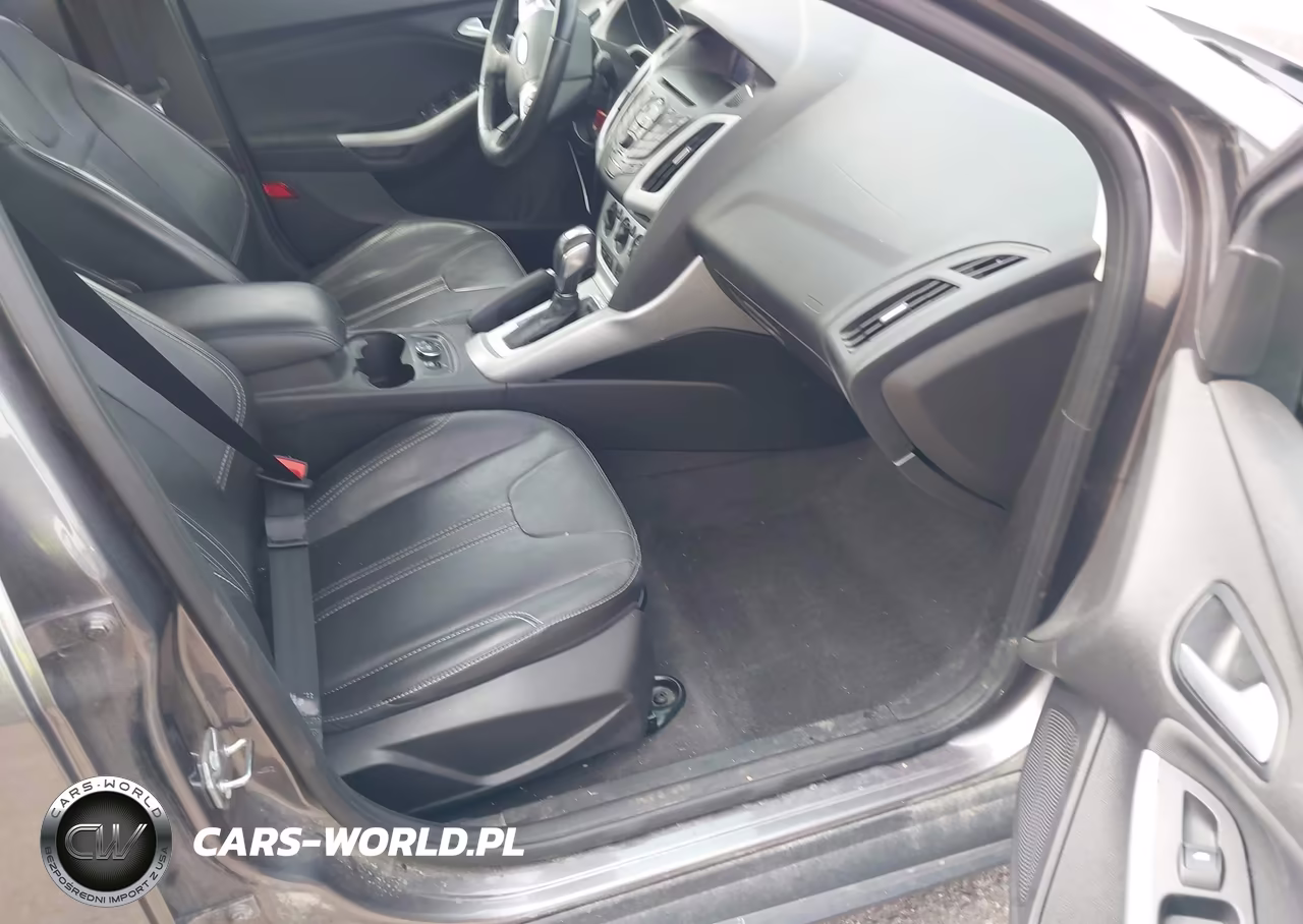 2014 Ford Focus Se VIN:1FADP3F23EL390482 - 5