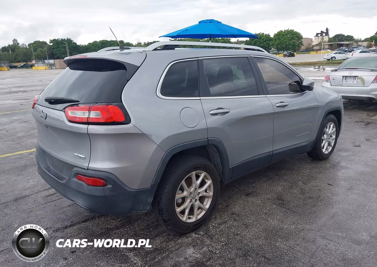2014 Jeep Cherokee Latitude VIN:1C4PJLCBXEW264731 - 4