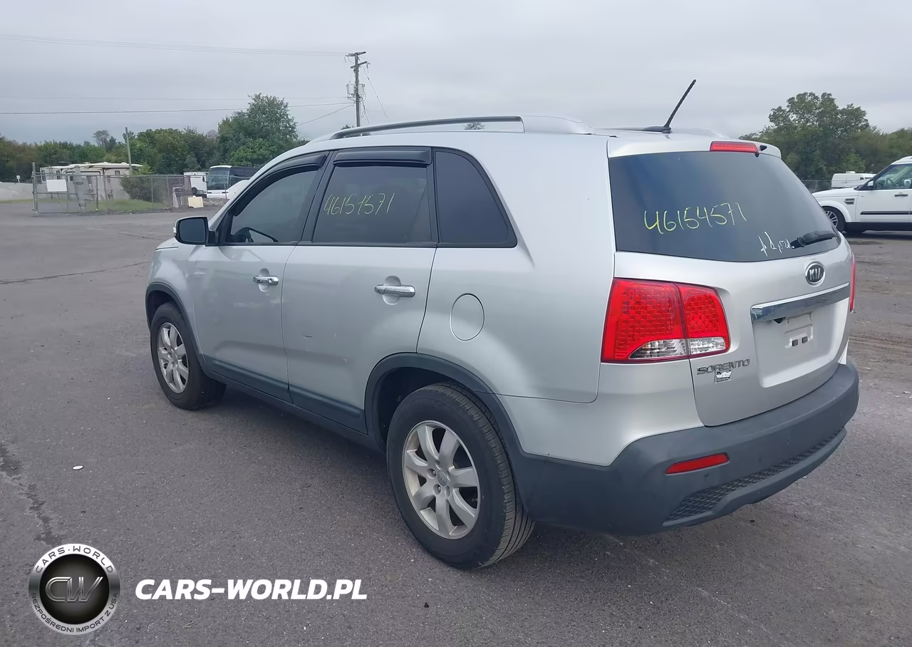 2013 Kia Sorento Lx VIN:5XYKT3A67DG358104 - 3