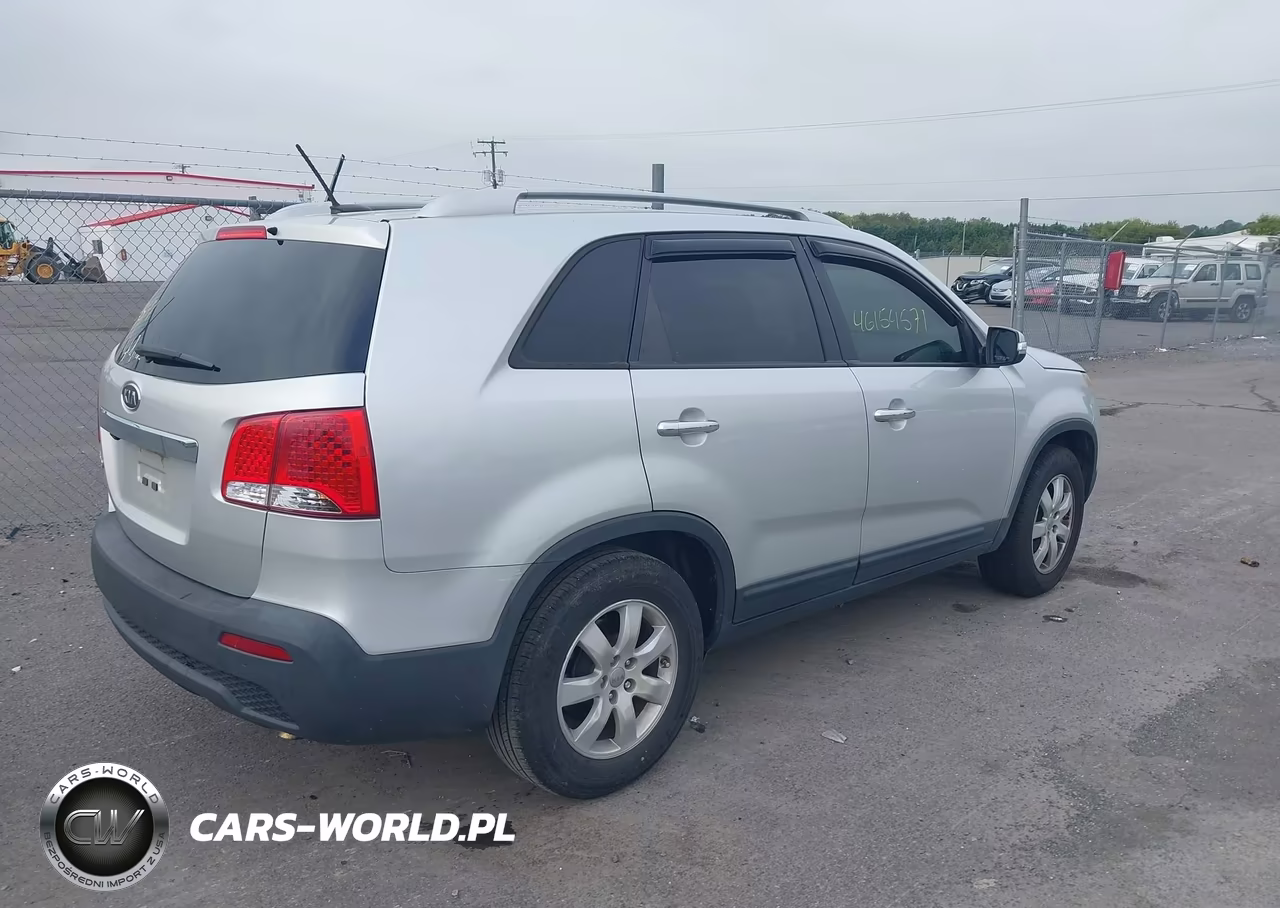 2013 Kia Sorento Lx VIN:5XYKT3A67DG358104 - 4