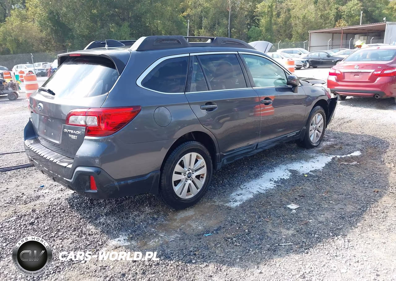 2018 Subaru Outback 2.5I Premium VIN:4S4BSAHC0J3318168 - 4