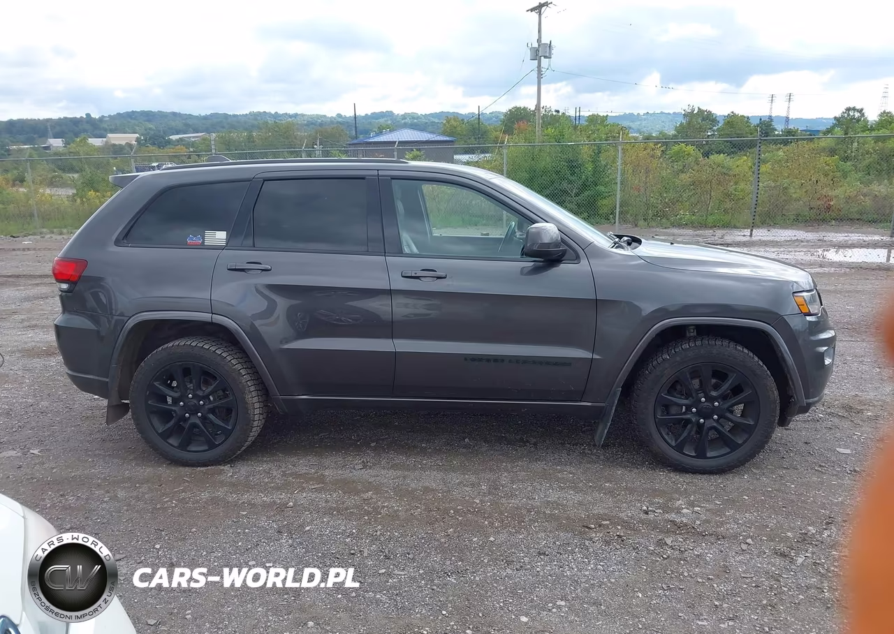 2017 Jeep Grand Cherokee Altitude 4X4 VIN:1C4RJFAG2HC726830 - 13