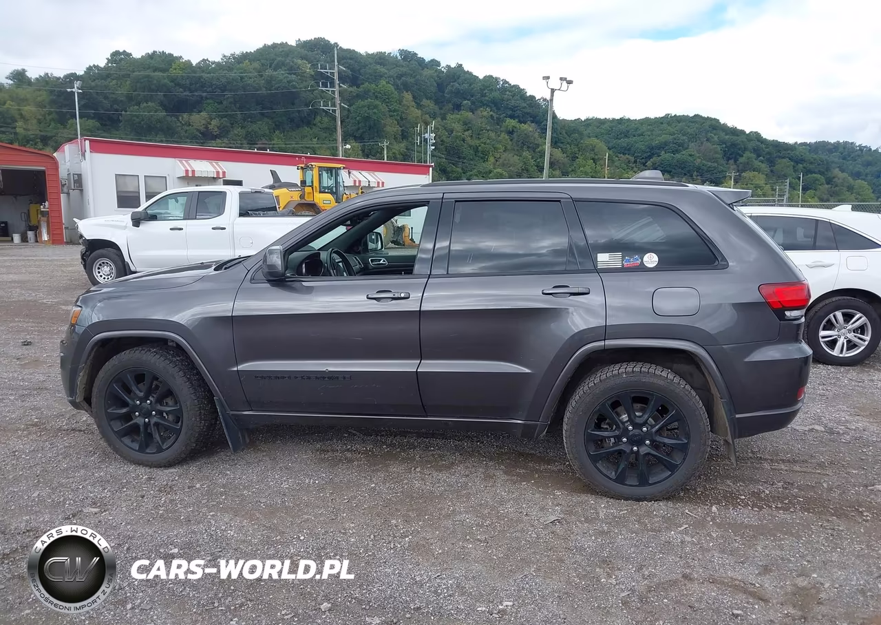 2017 Jeep Grand Cherokee Altitude 4X4 VIN:1C4RJFAG2HC726830 - 14