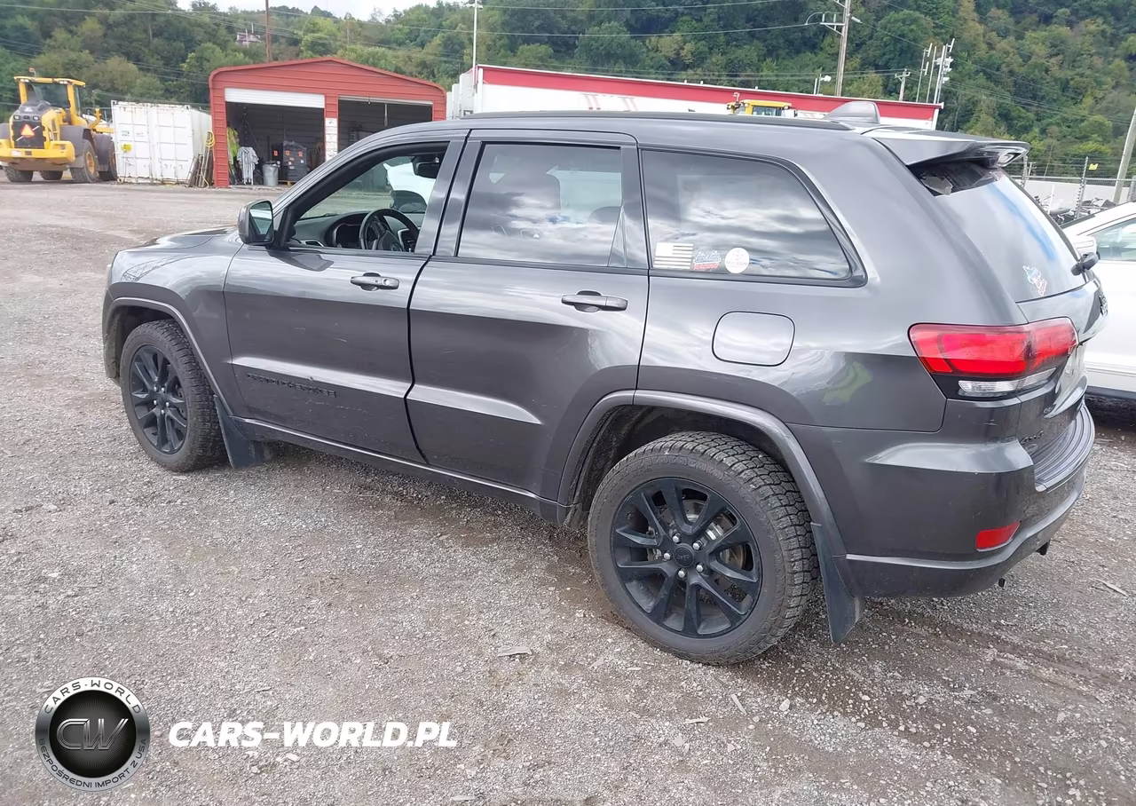 2017 Jeep Grand Cherokee Altitude 4X4 VIN:1C4RJFAG2HC726830 - 3
