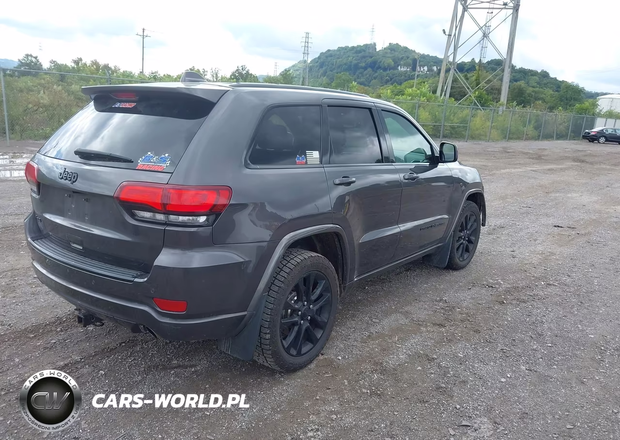 2017 Jeep Grand Cherokee Altitude 4X4 VIN:1C4RJFAG2HC726830 - 4