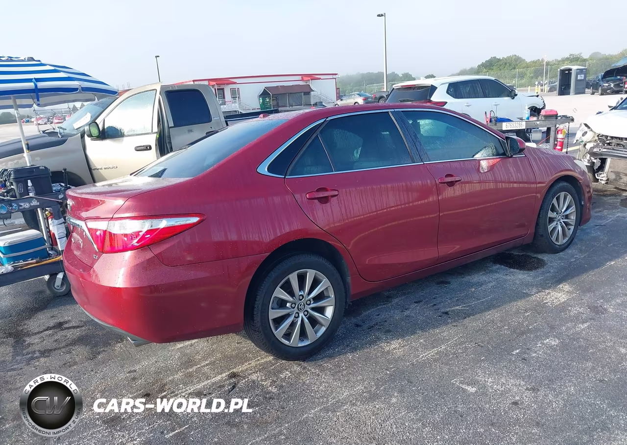 2017 Toyota Camry Xle VIN:4T1BF1FKXHU697926 - 4
