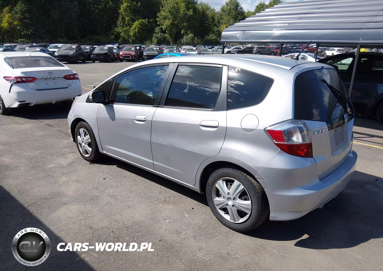 2013 Honda Fit VIN:JHMGE8H37DC037465 - 3