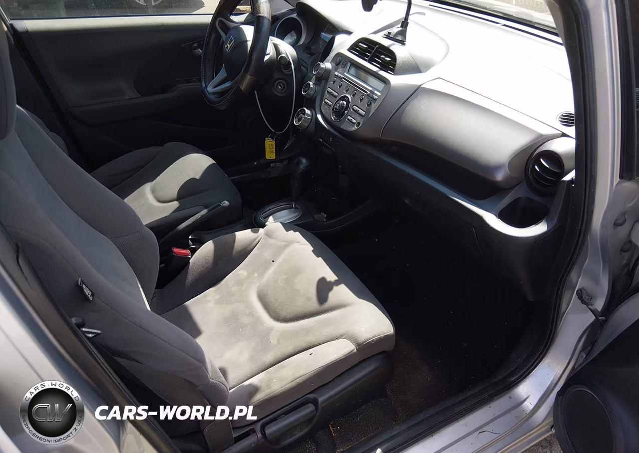 2013 Honda Fit VIN:JHMGE8H37DC037465 - 5