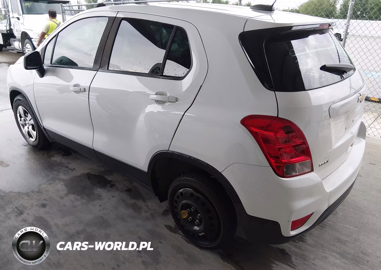2018 Chevrolet Trax Ls VIN:KL7CJKSB0JB723435 - 3