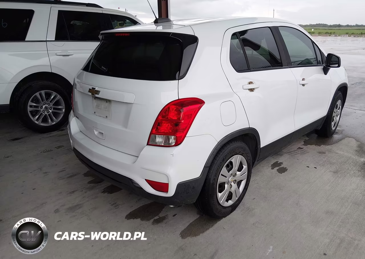 2018 Chevrolet Trax Ls VIN:KL7CJKSB0JB723435 - 4