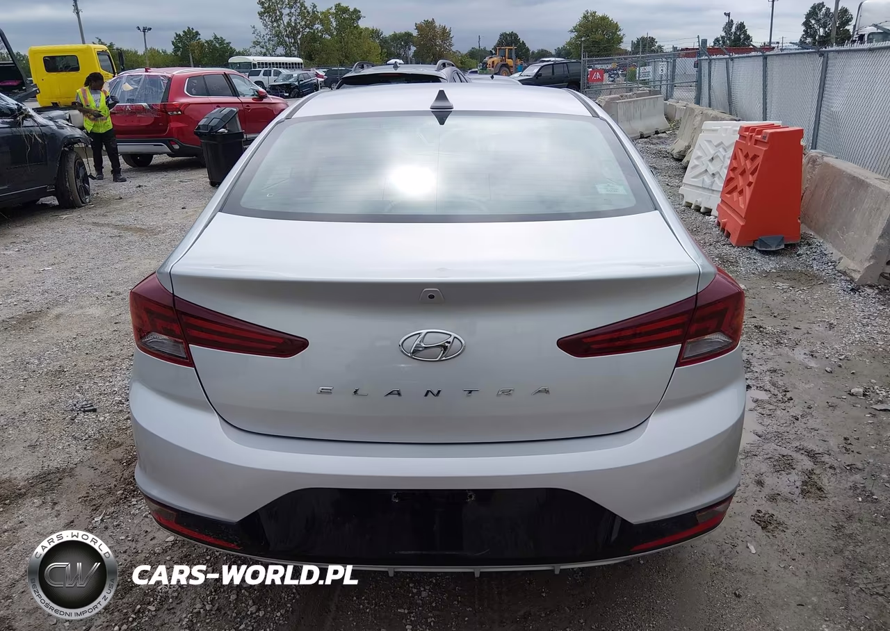 2019 Hyundai Elantra Value Edition VIN:5NPD84LF5KH484383 - 17