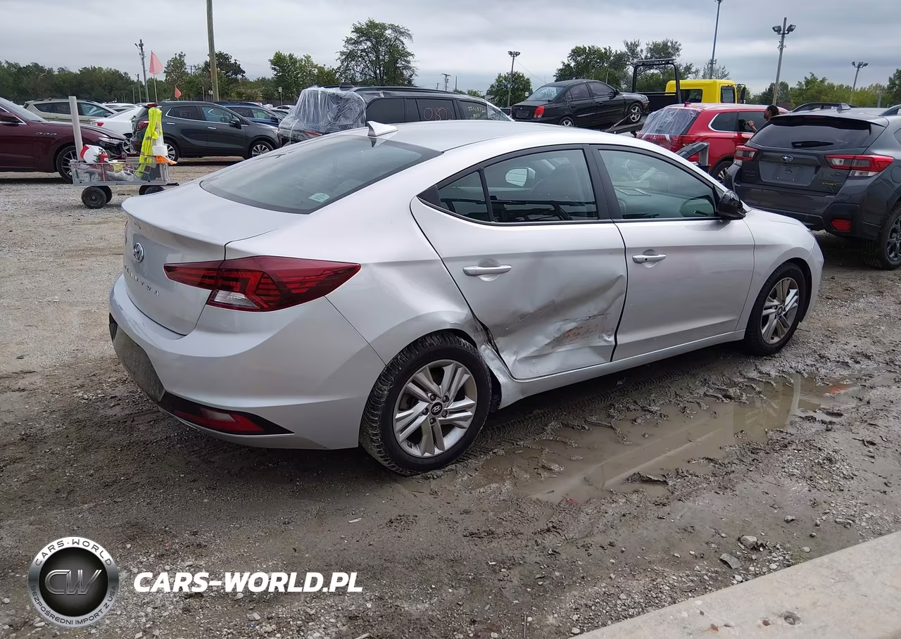 2019 Hyundai Elantra Value Edition VIN:5NPD84LF5KH484383 - 4