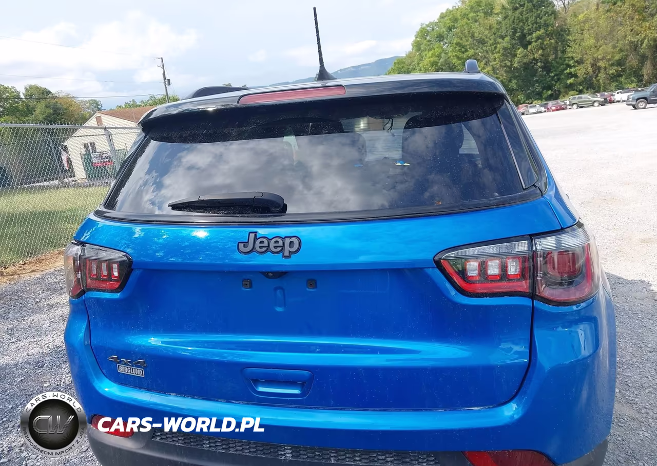 2024 Jeep Compass Latitude 4X4 VIN:3C4NJDBN6RT104897 - 17
